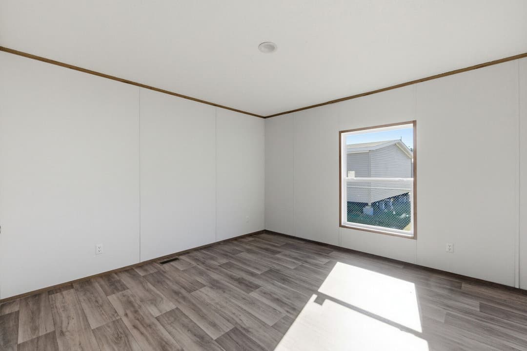 Phoenix 32764a bedroom home features