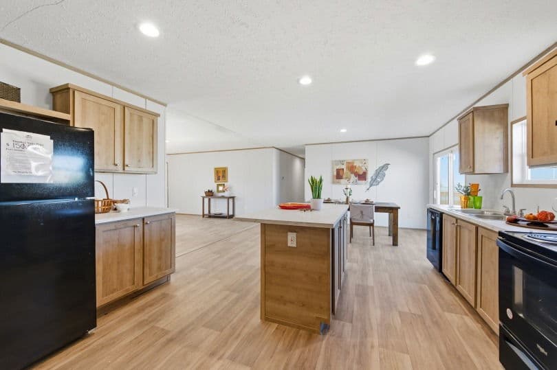 Phoenix 32764a kitchen home features