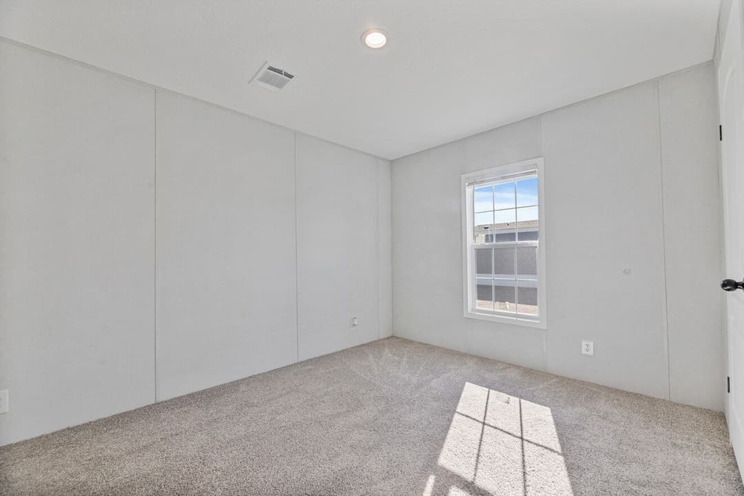 Vivid 28603n bedroom home features