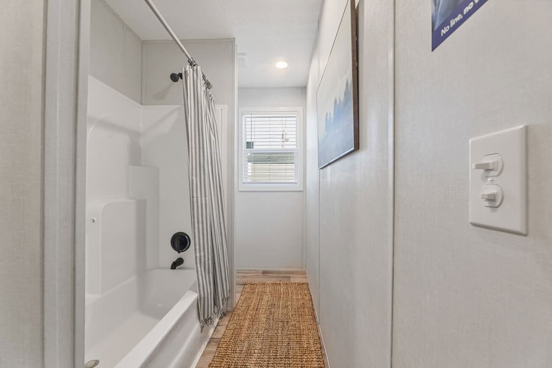 Vivid 28603n bathroom home features