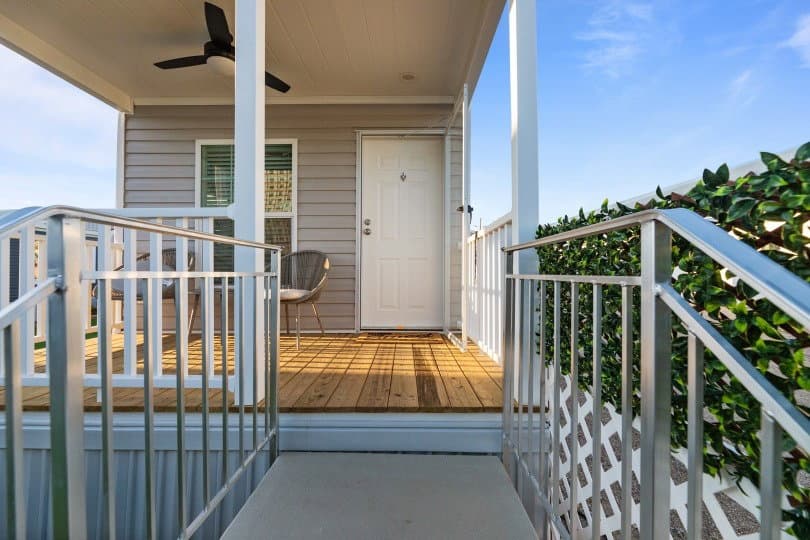 The rose 12401u hero and exterior home features