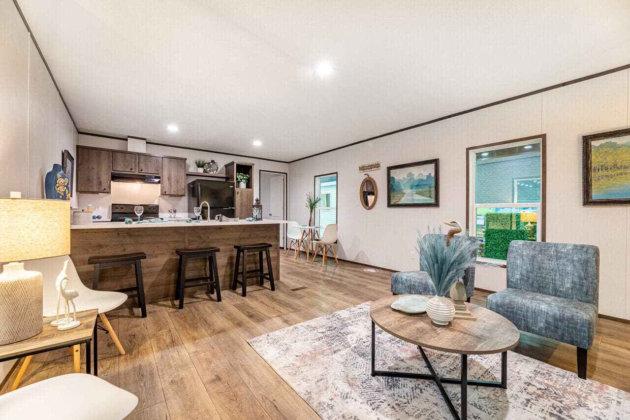 Phoenix 16663a interior home features