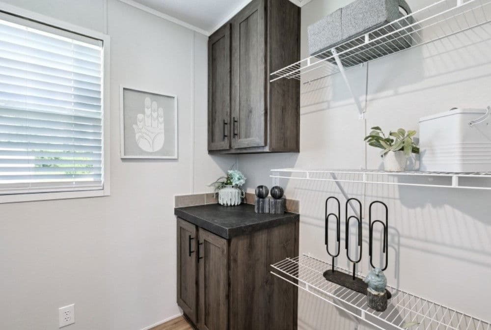 Valor 16763n interior home features