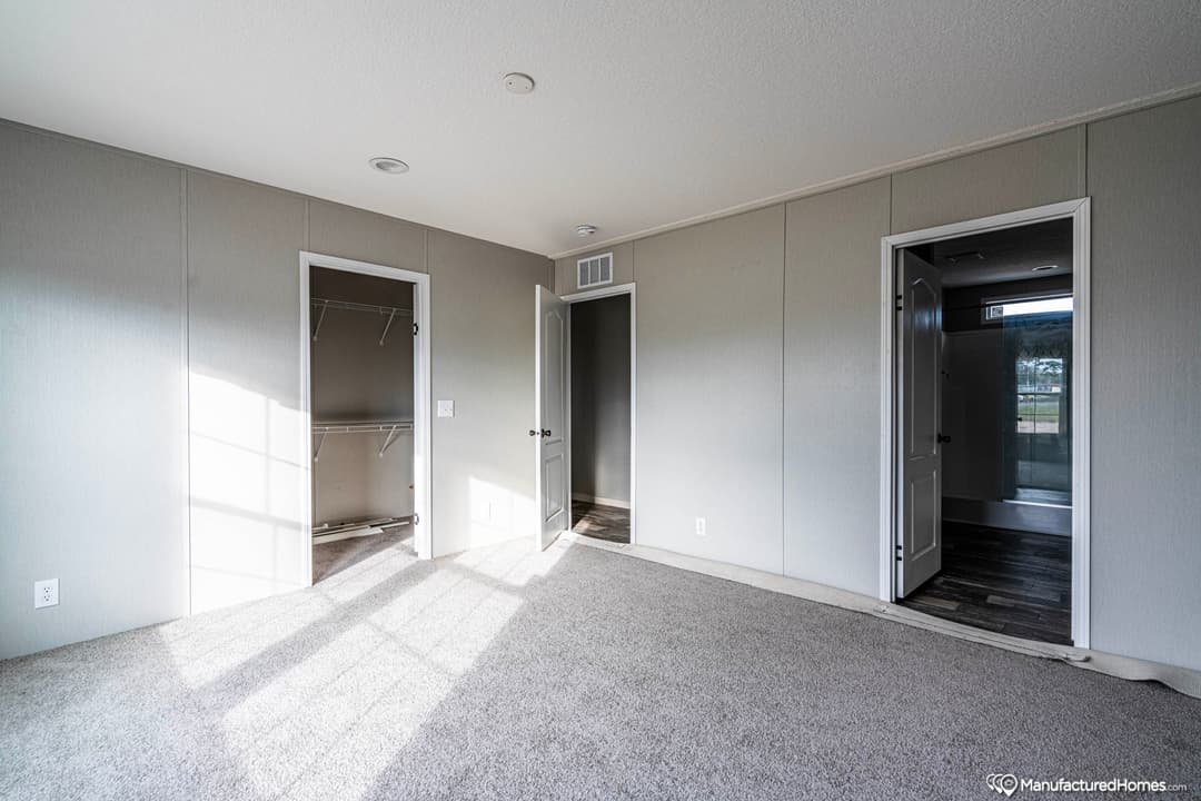 The summit 28643b bedroom home features