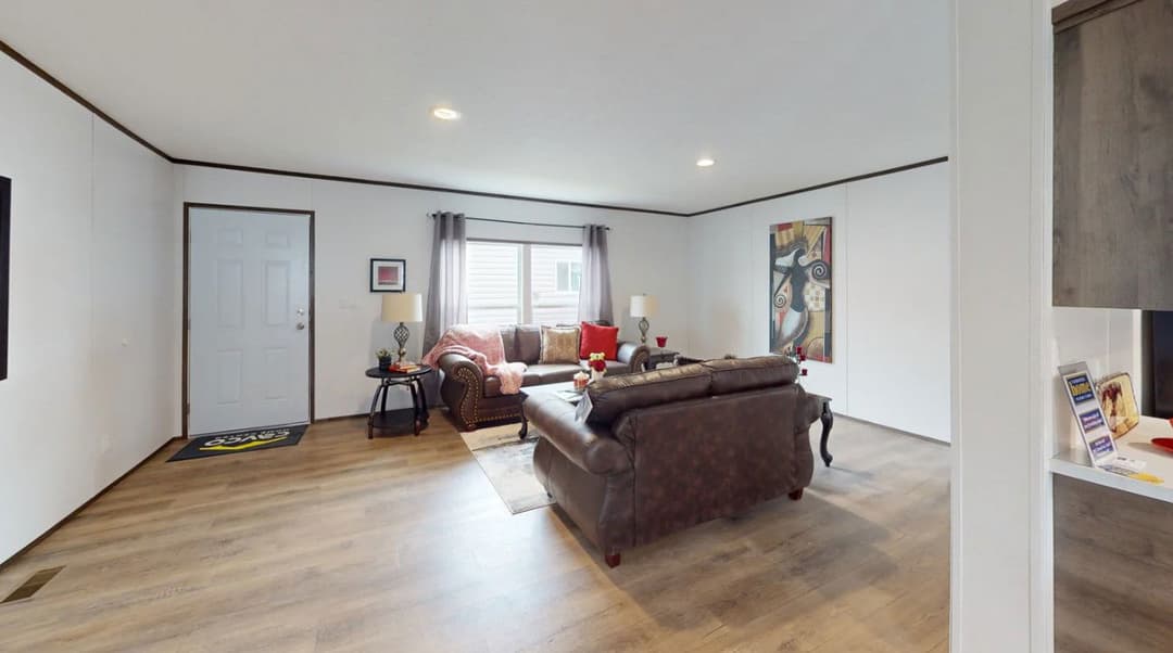 Phoenix 32684a interior home features