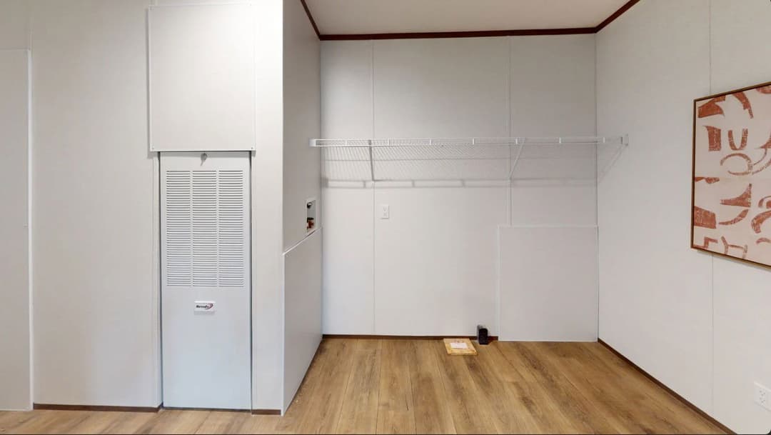 Phoenix 32684a interior home features