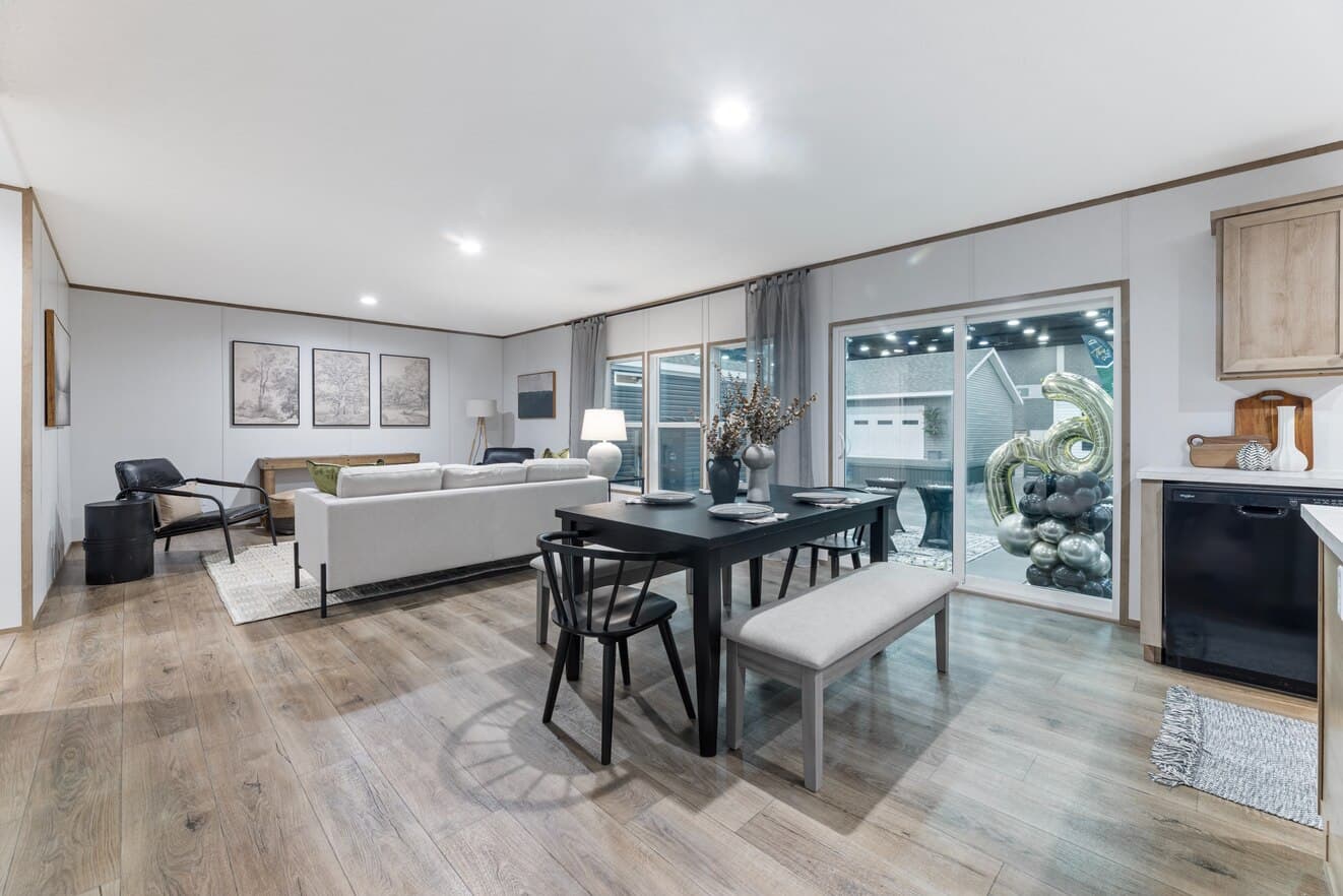 Phoenix 32563a interior home features