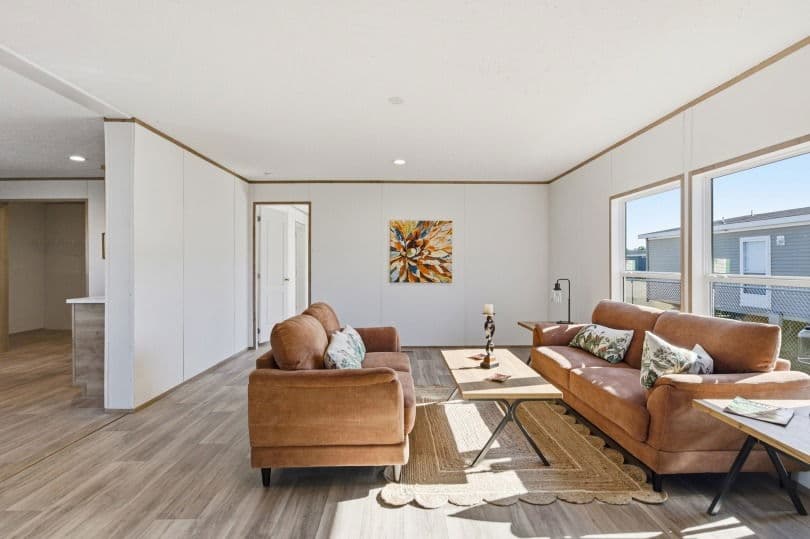 Phoenix 32764a hero and interior home features