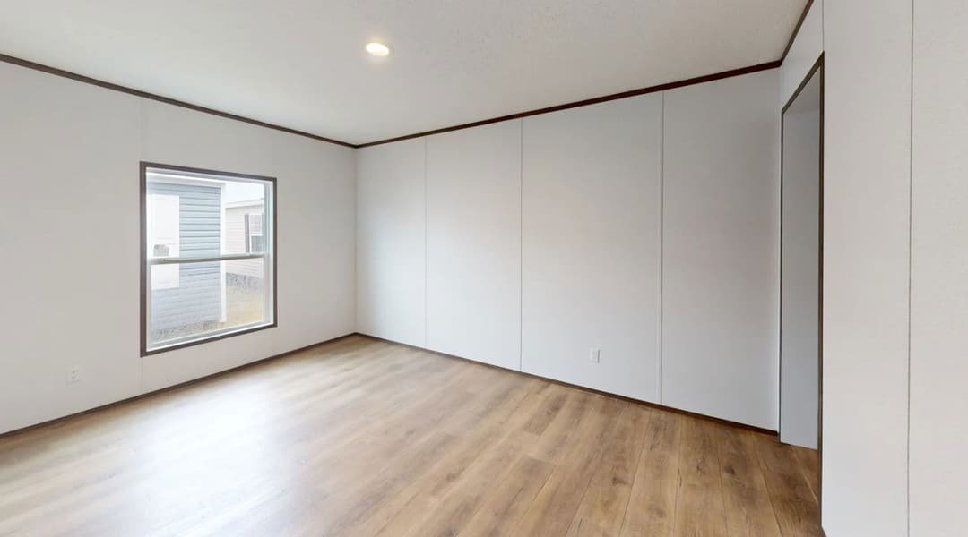 Phoenix 32684a bedroom home features