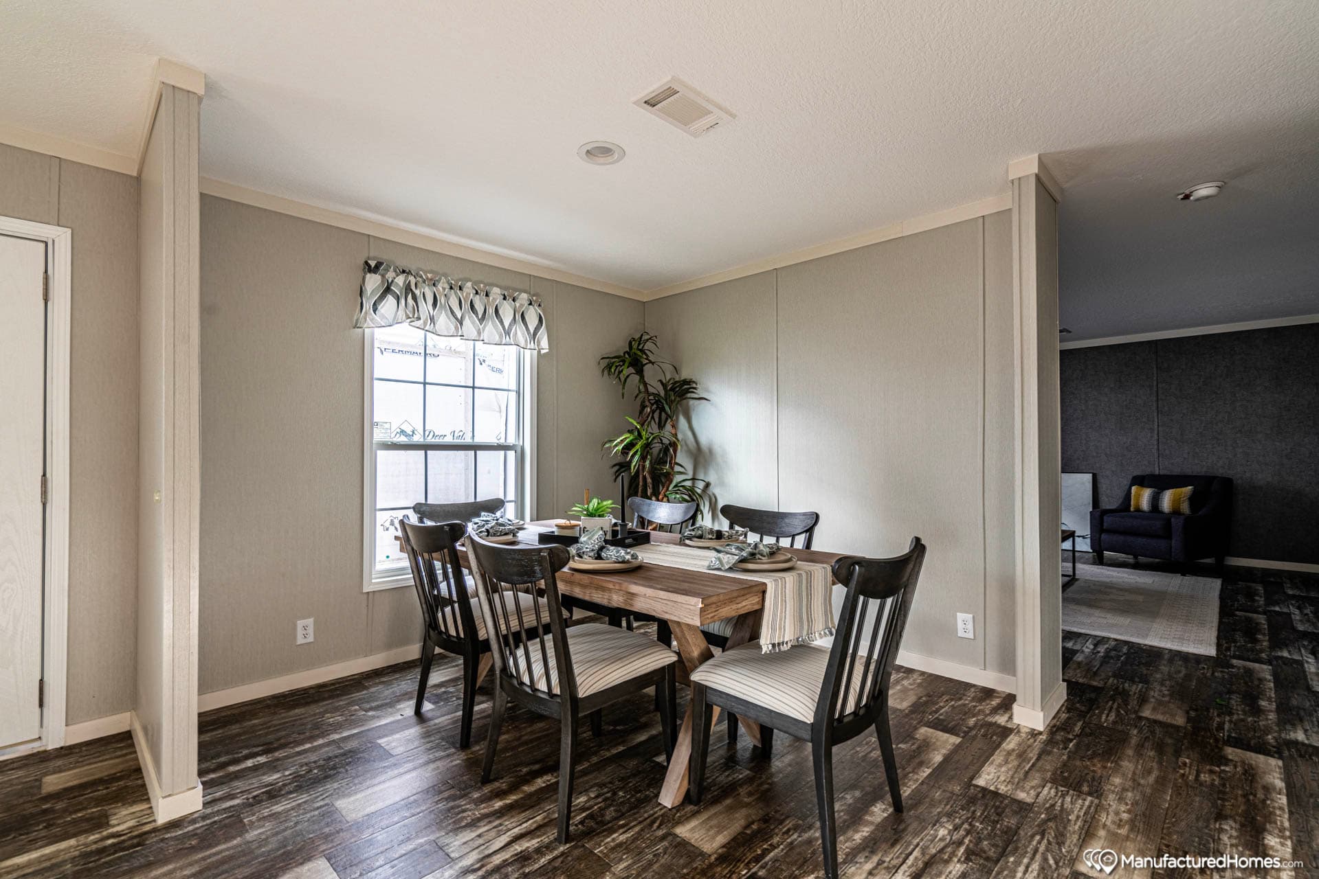 The summit 28643b interior home features