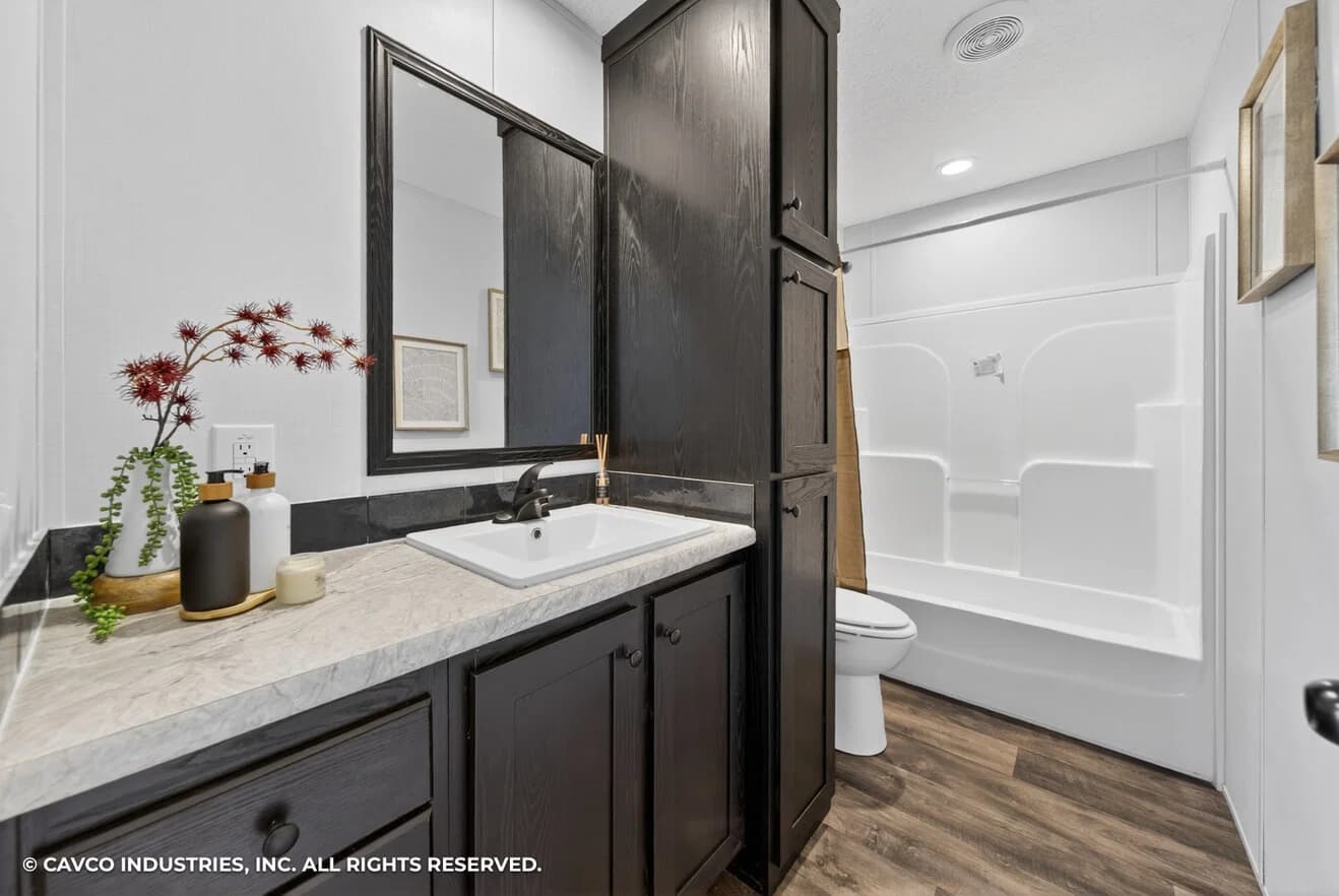 Grady 16722a bathroom home features