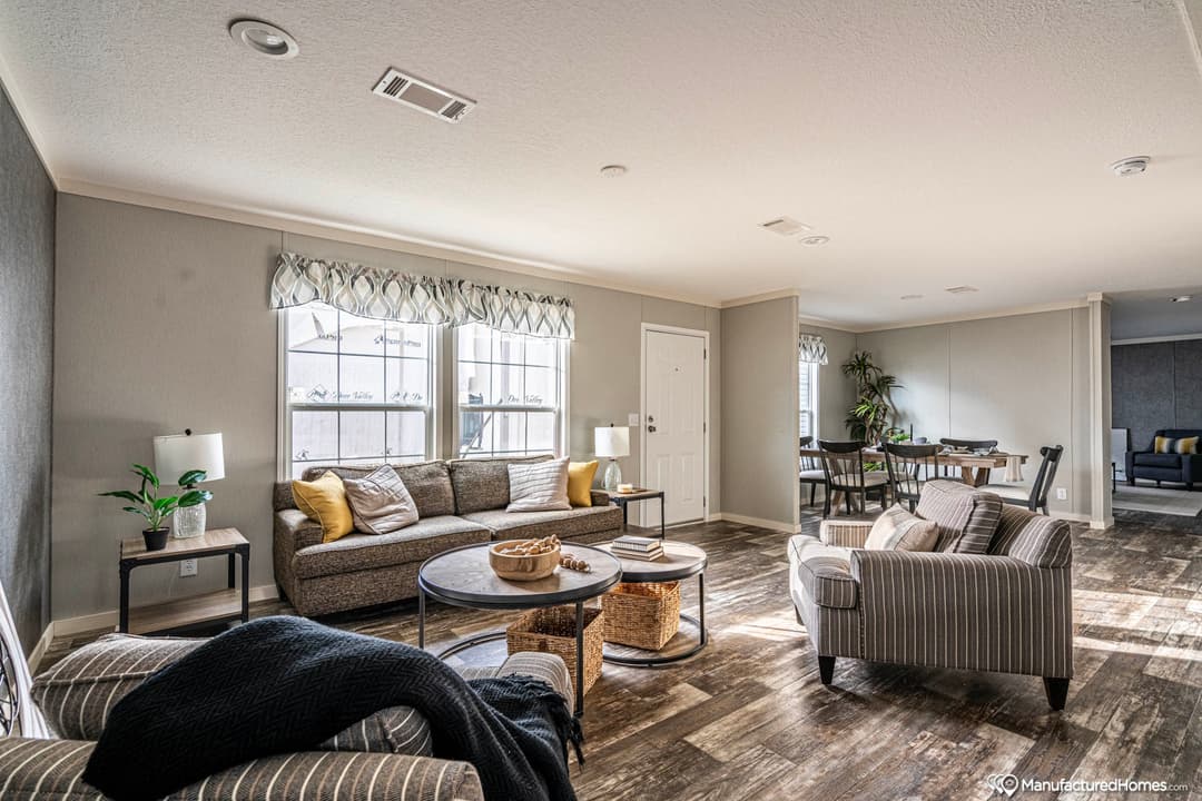 The summit 28643b interior home features