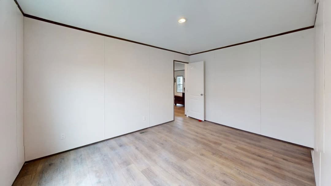 Phoenix 32684a bedroom home features