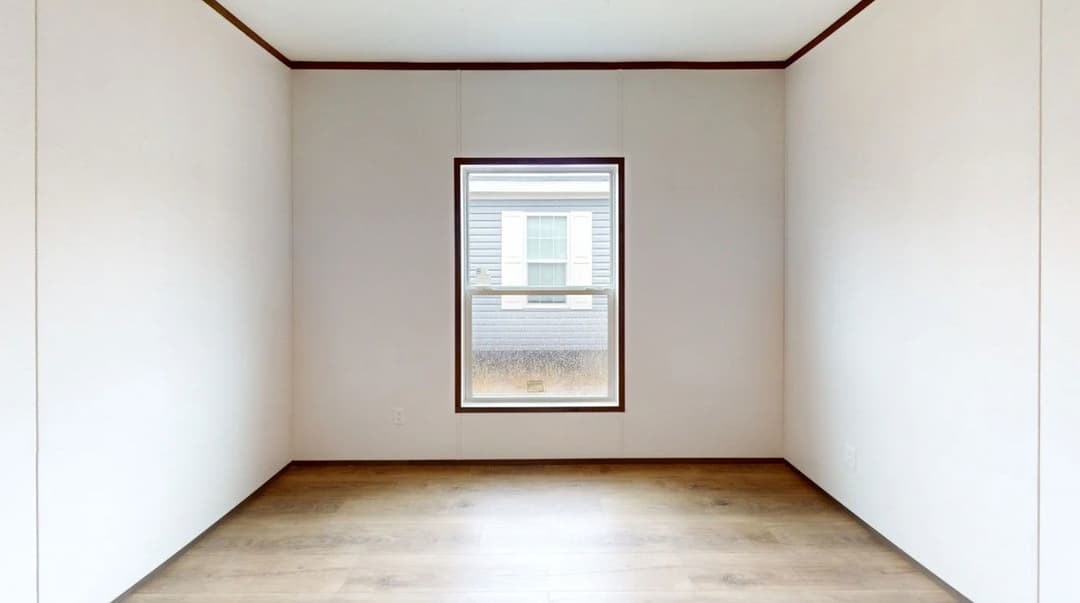 Phoenix 32684a bedroom home features