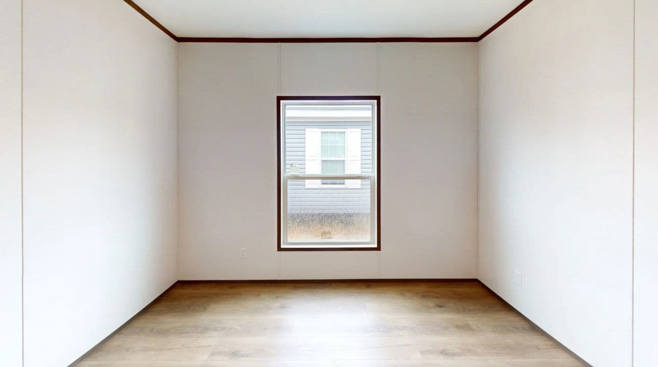 Phoenix 32684a bedroom home features