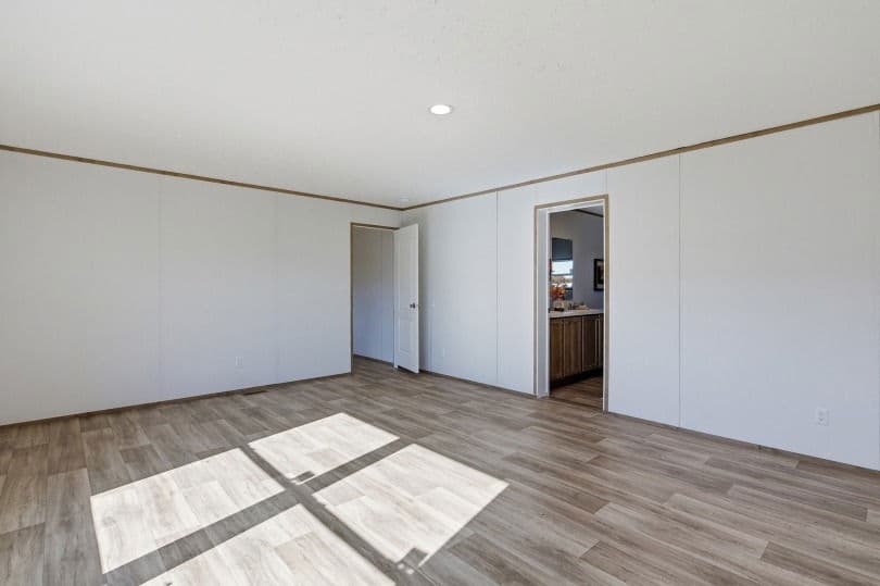 Phoenix 32764a bedroom home features