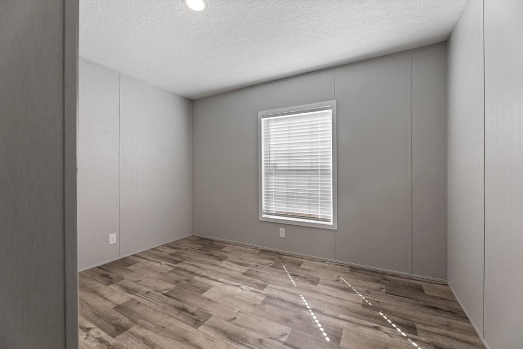 The clarke 16762c bedroom home features