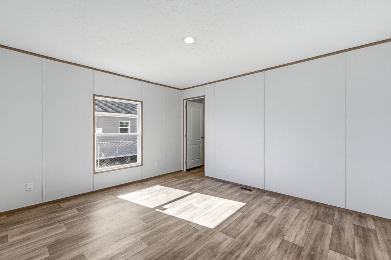 Phoenix 32764a bedroom home features