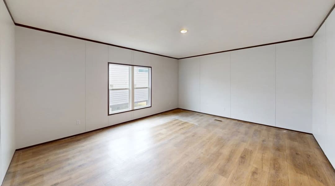 Phoenix 32684a bedroom home features