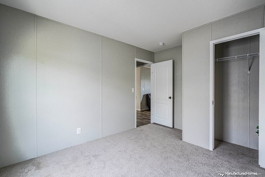 The summit 28643b bedroom home features