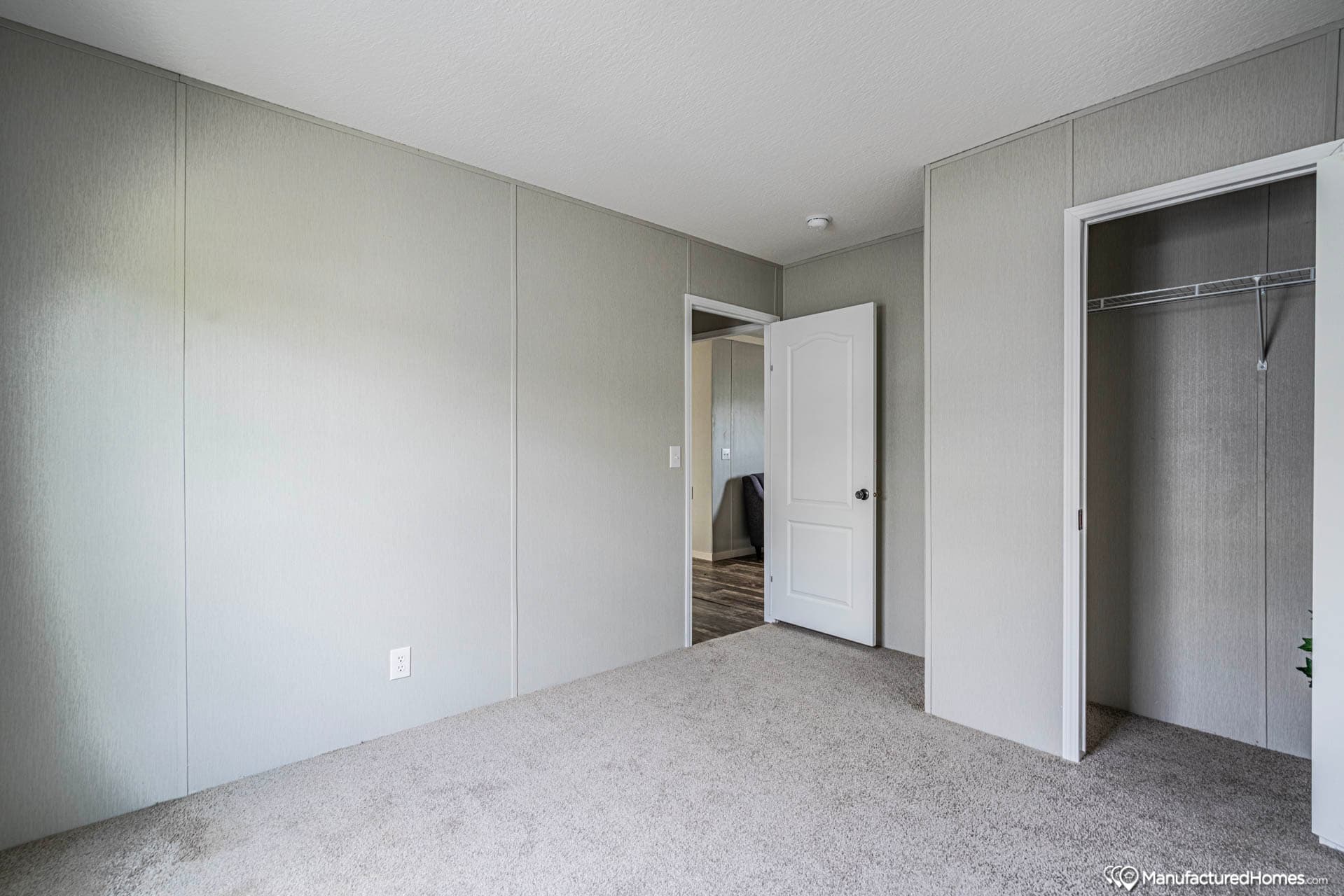 The summit 28643b bedroom home features