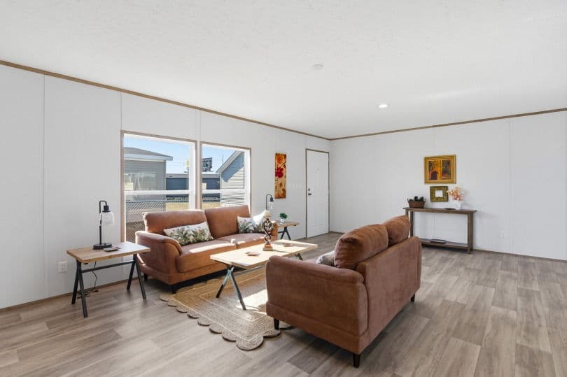 Phoenix 32764a interior home features