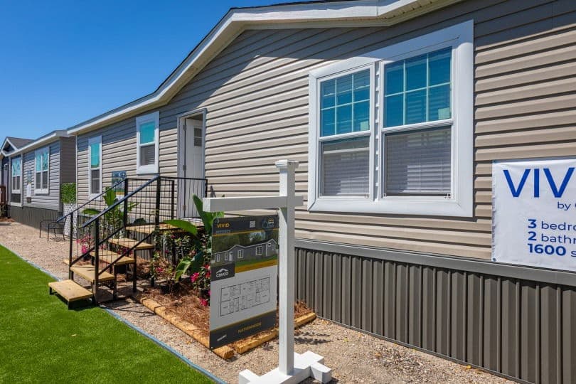 Vivid 28603n elevation and exterior home features