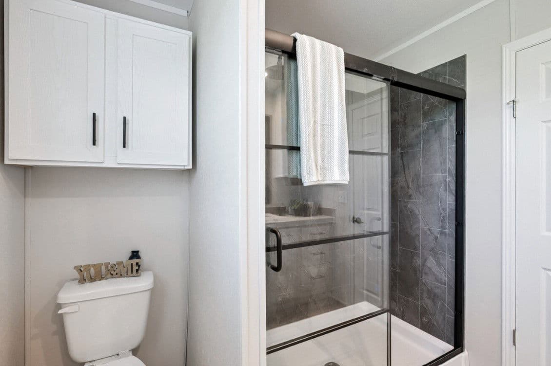 Valor 16763n bathroom home features