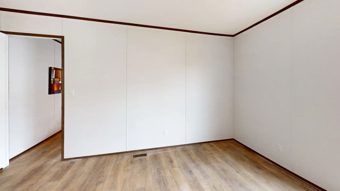 Phoenix 32684a bedroom home features