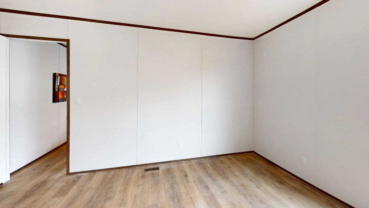 Phoenix 32684a bedroom home features