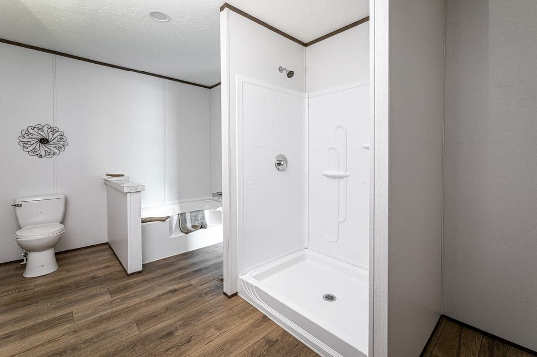 Phoenix 16763a bathroom home features