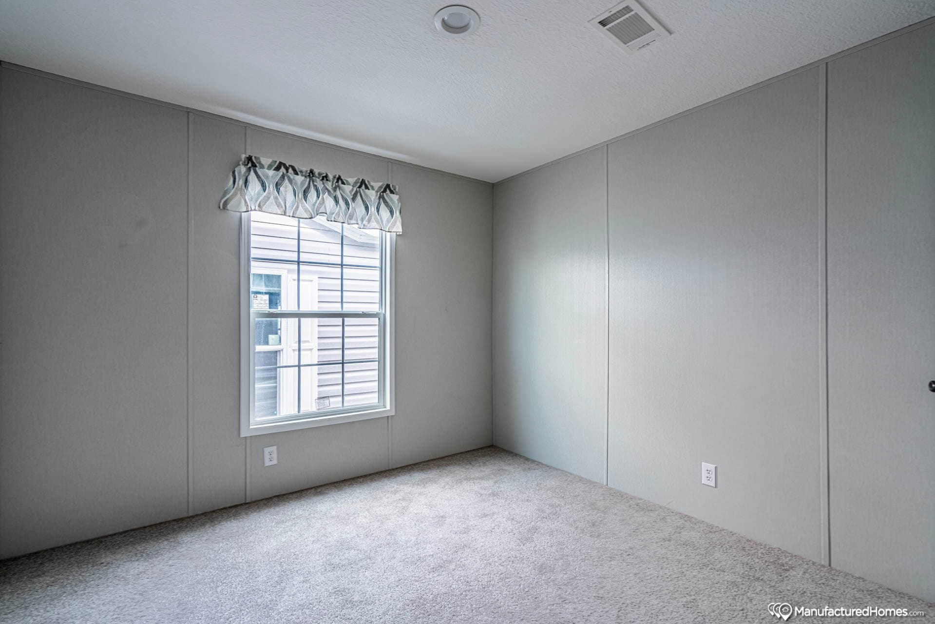 The summit 28643b bedroom home features