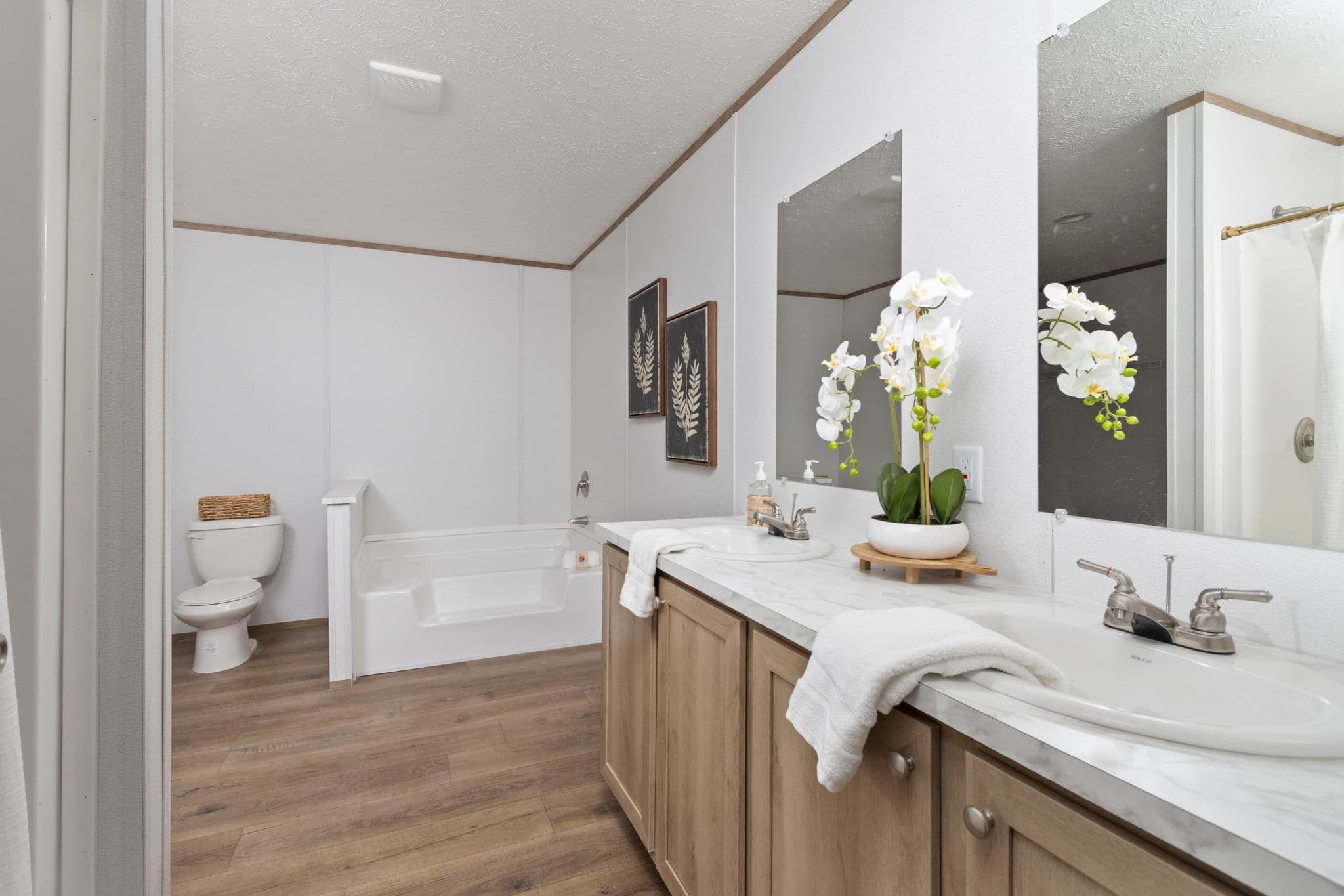 160 bernice dr, moore, sc 29369 (land & home) bathroom home features