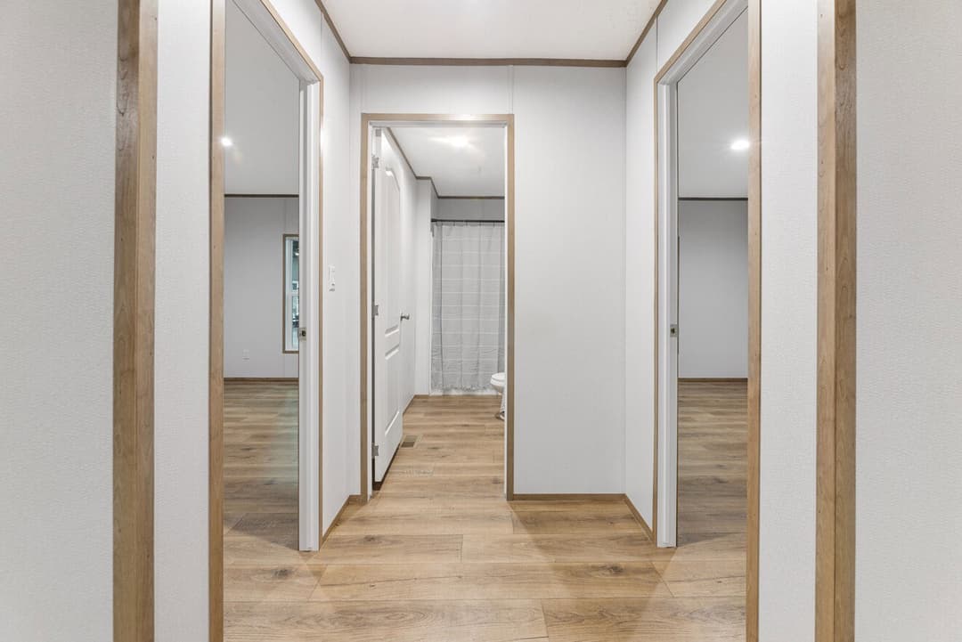 Phoenix 32563a interior home features