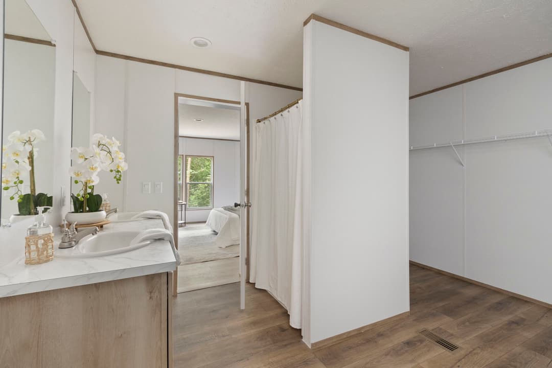 160 bernice dr, moore, sc 29369 (land & home) bathroom home features