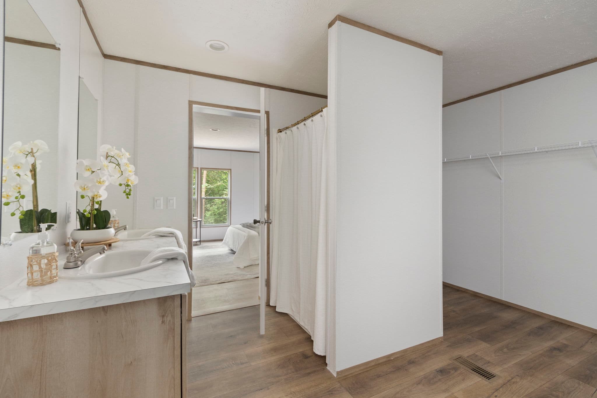 160 bernice dr, moore, sc 29369 (land & home) bathroom home features