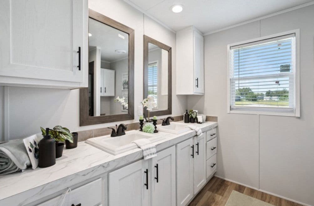 Valor 16763n bathroom home features