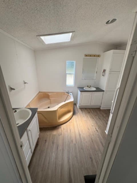 118 sulphur springs rd. chesnee, sc 29323  interior and bathroom home features