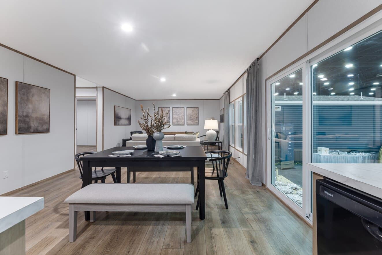 Phoenix 32563a interior home features