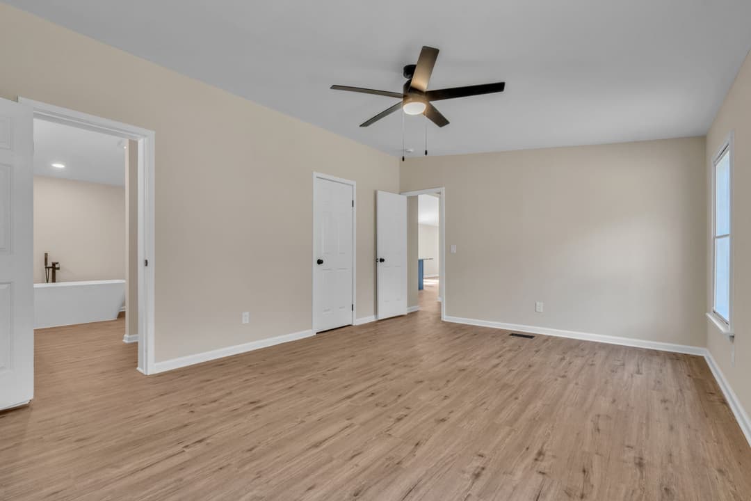 198 cameron ct. pickens sc 29671 (land & home) bedroom home features