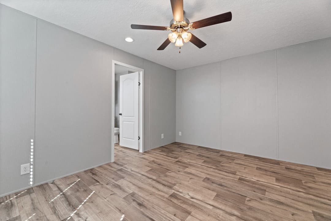 The clarke 16762c bedroom home features