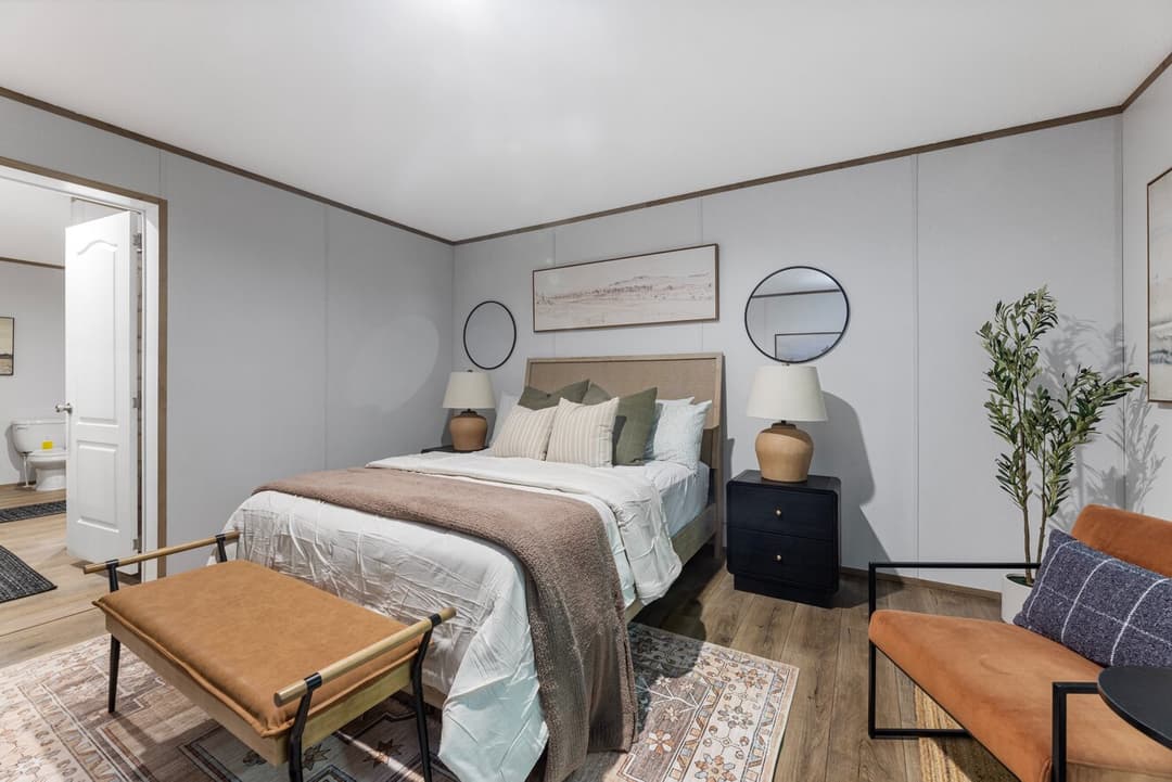 Phoenix 32563a bedroom home features