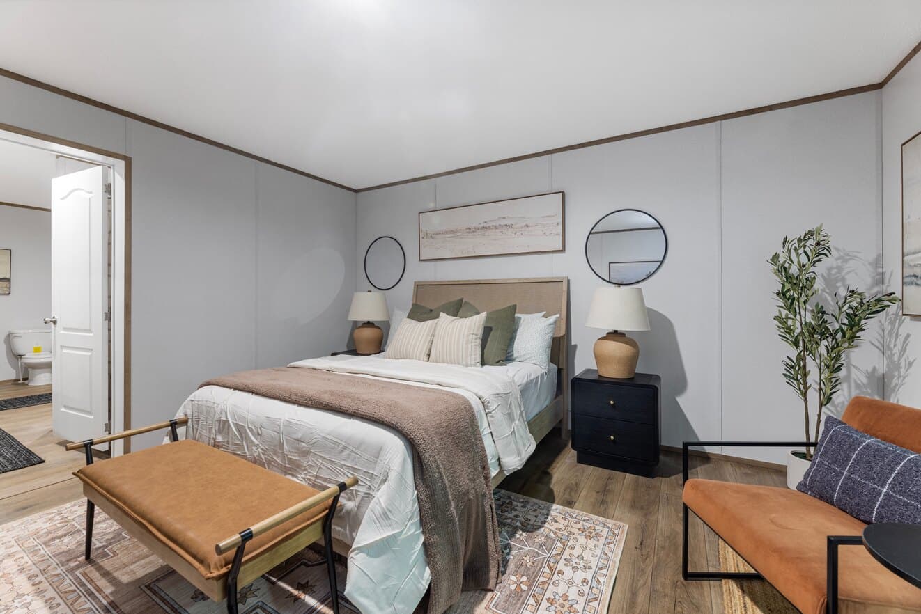 Phoenix 32563a bedroom home features