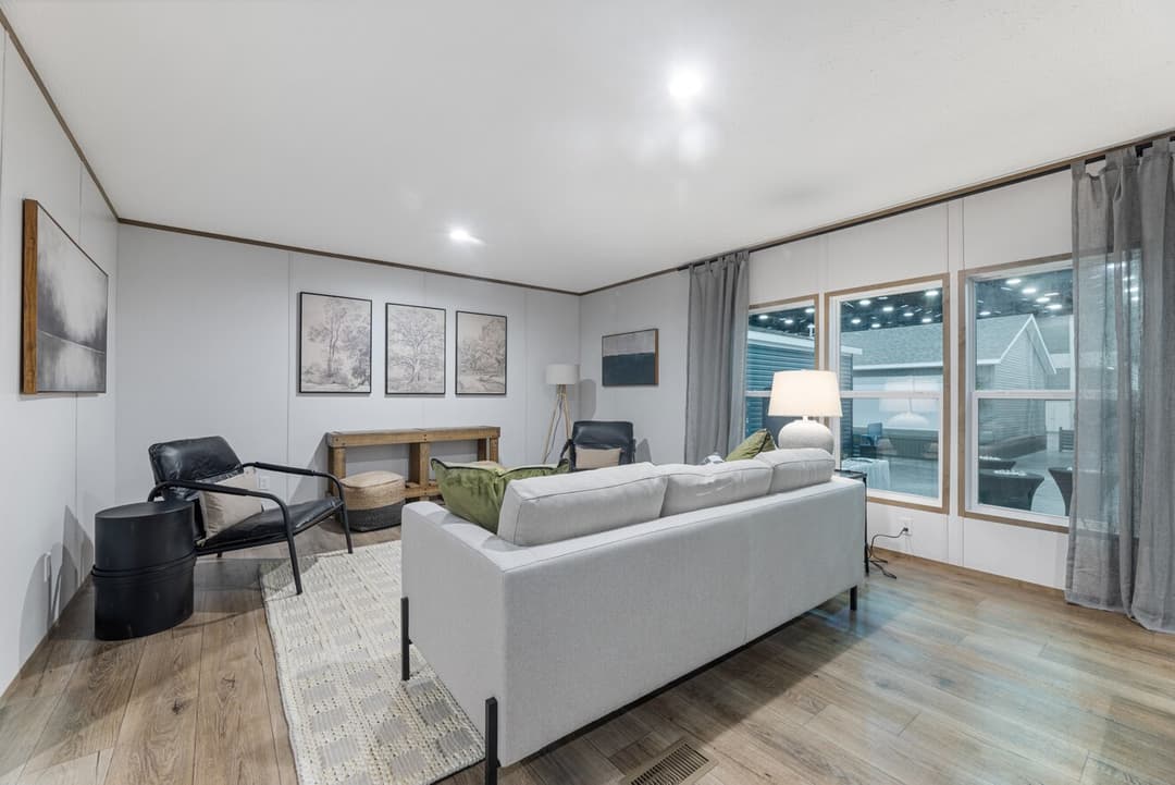 Phoenix 32563a interior home features