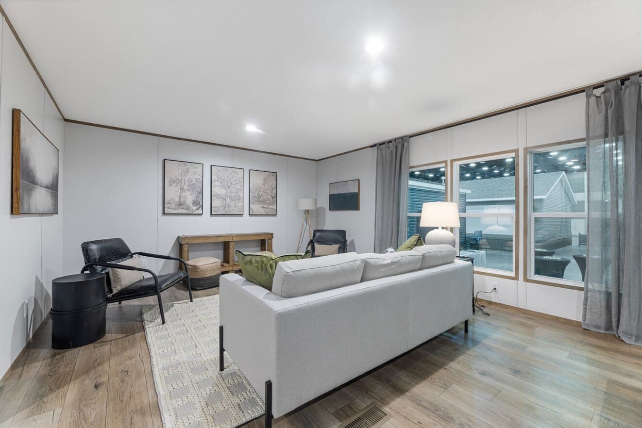 Phoenix 32563a interior home features