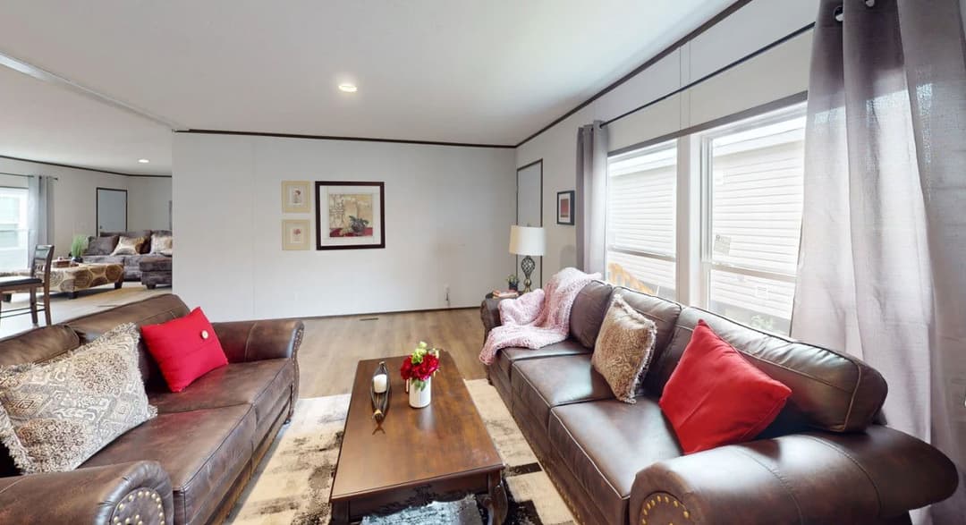 Phoenix 32684a hero and interior home features