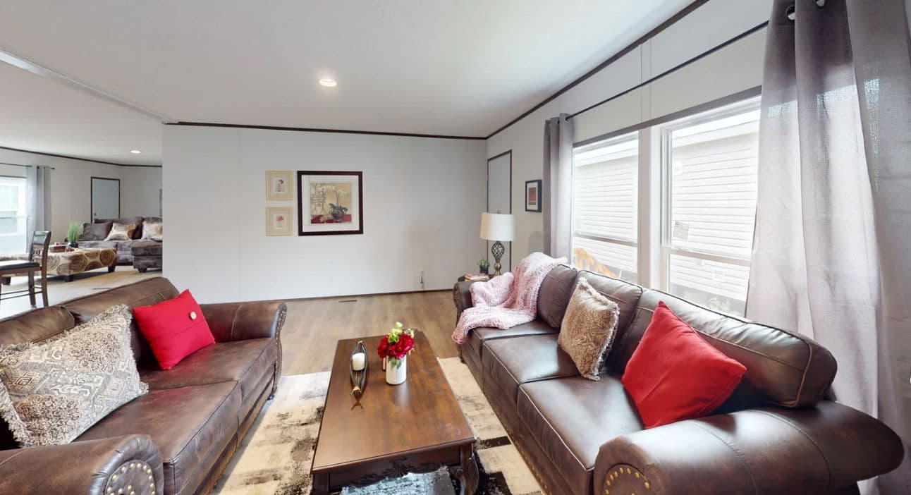 Phoenix 32684a hero and interior home features