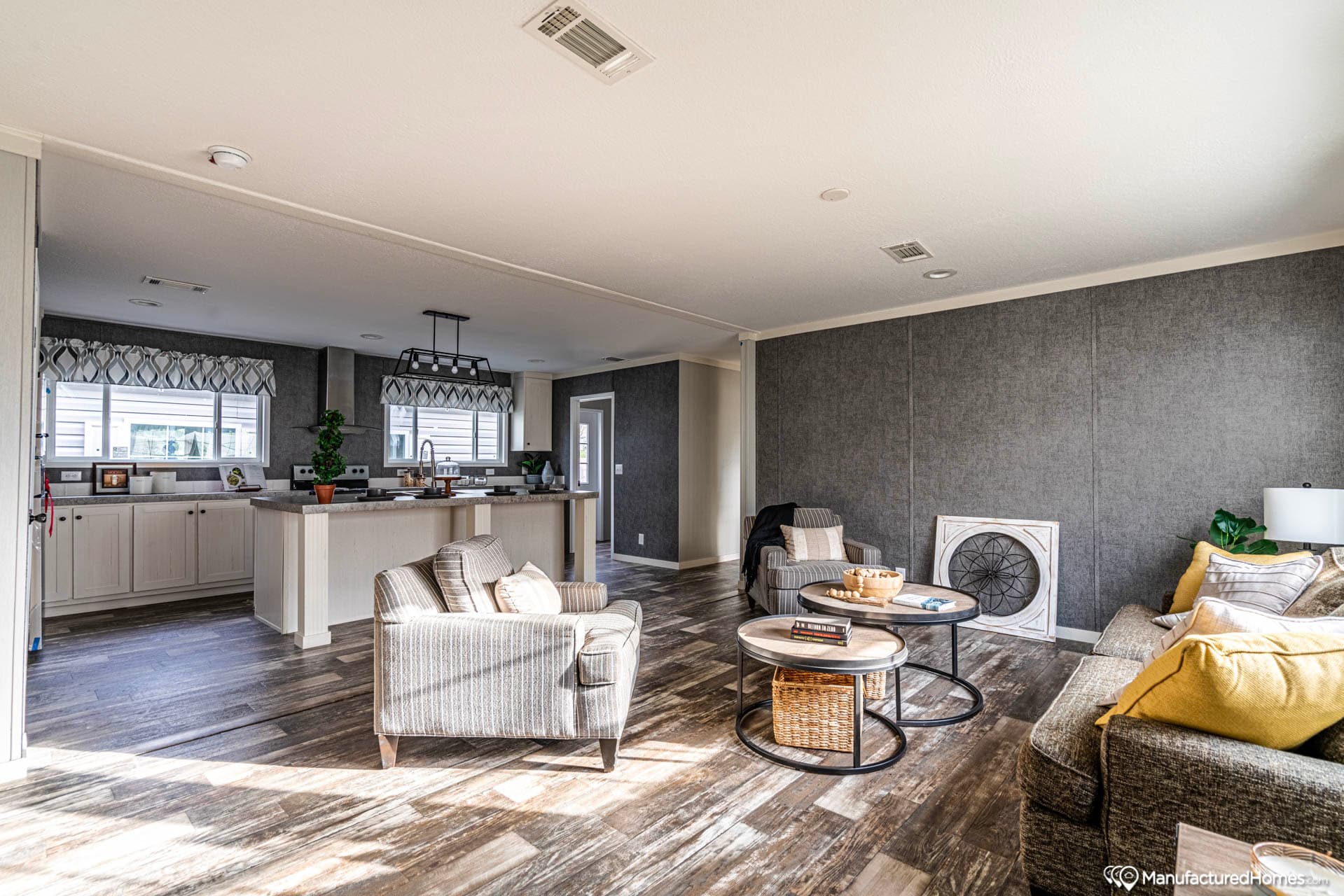 The summit 28643b interior home features