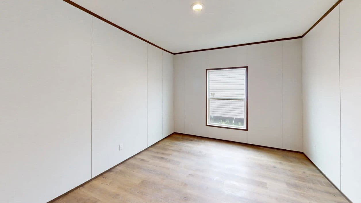 Phoenix 32684a bedroom home features