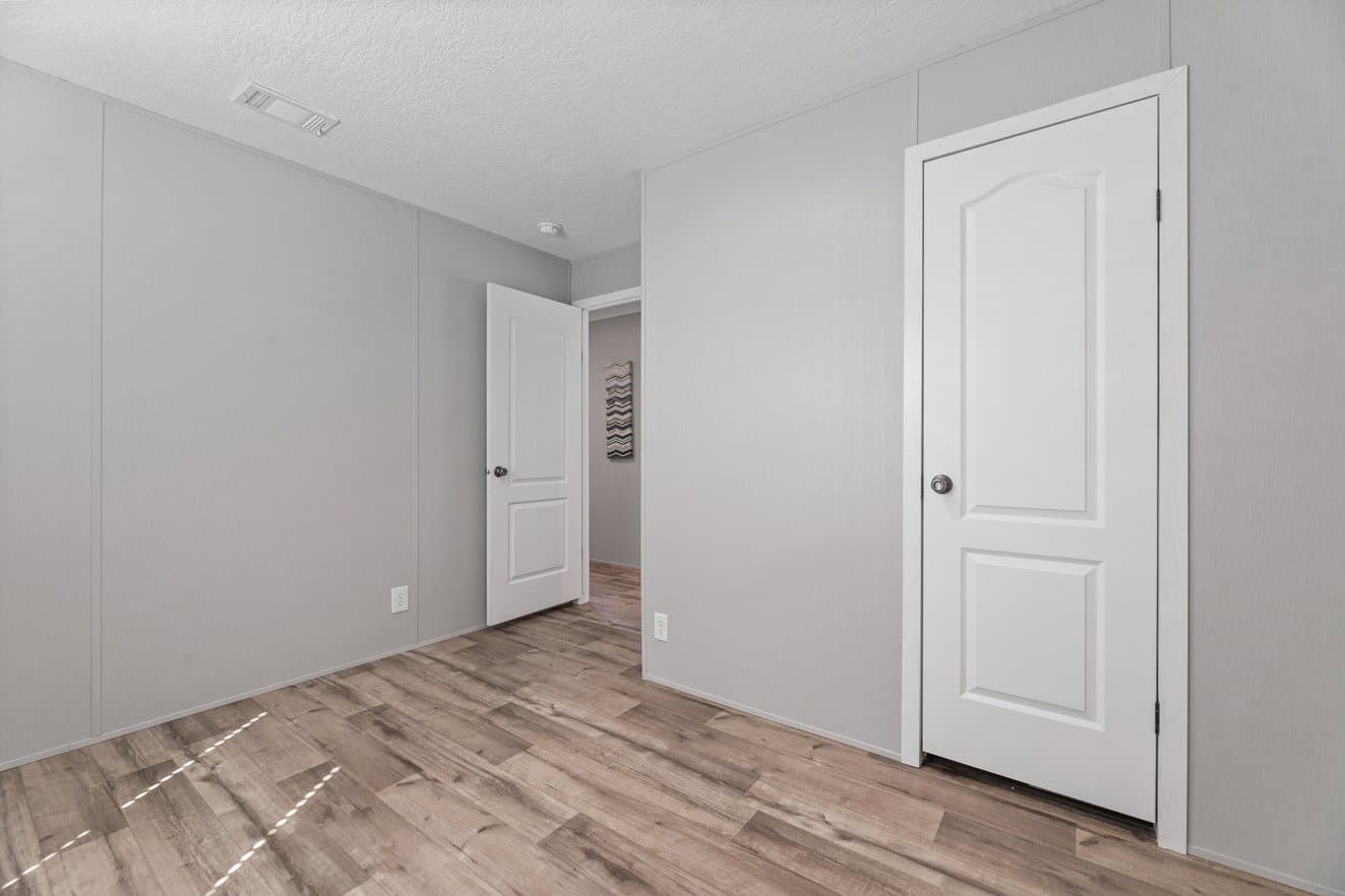 The clarke 16762c interior home features